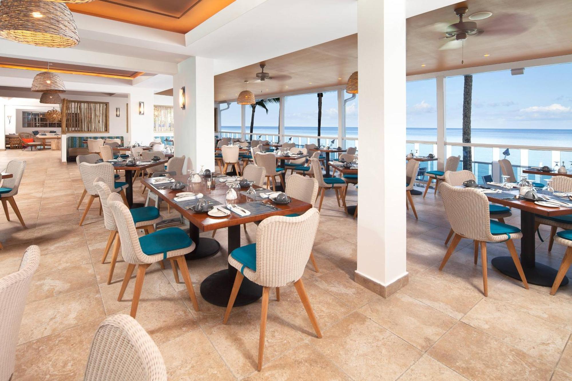 Waves Resort & Spa, Barbados, An Autograph Collection All-Inclusive Resort Сейнт Джеймс Екстериор снимка
