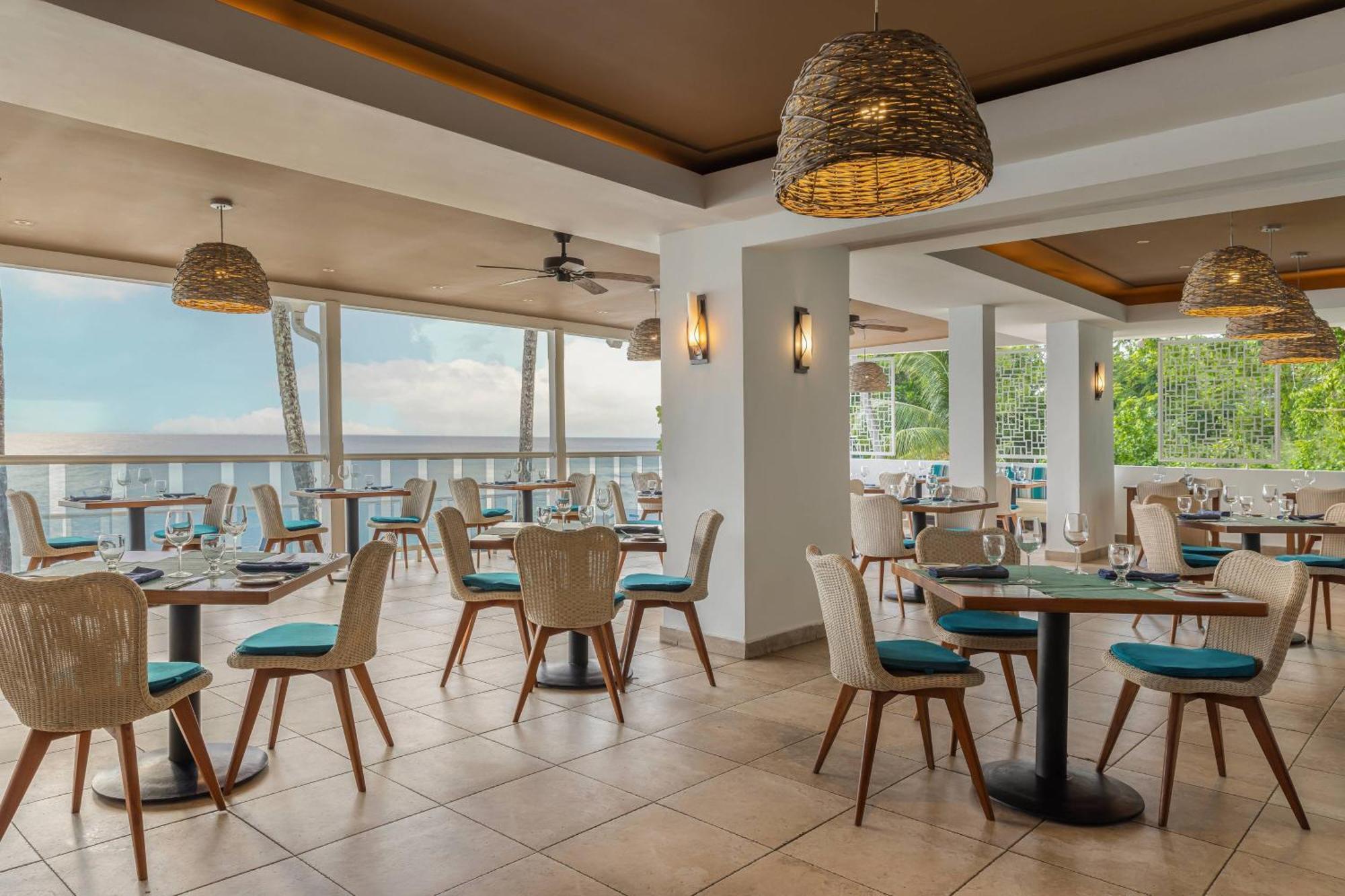 Waves Resort & Spa, Barbados, An Autograph Collection All-Inclusive Resort Сейнт Джеймс Екстериор снимка